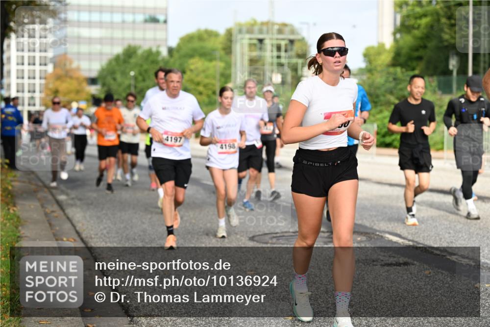 06.09.2026 - CURREX Alsterlauf Dr. Thomas Lammeyer http://msf.ph/oto/10136924 06.09.2026 10:02:14 Laufen 4197, 4198 meine-sportfotos.de