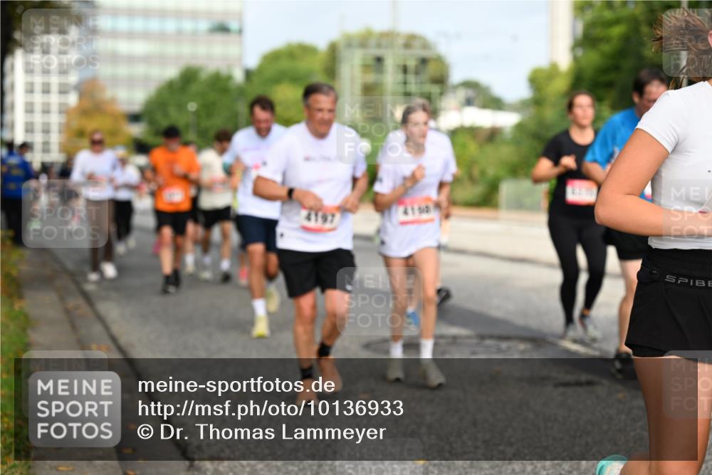 06.09.2026 - CURREX Alsterlauf Dr. Thomas Lammeyer http://msf.ph/oto/10136933 06.09.2026 10:02:15 Laufen 4150 meine-sportfotos.de