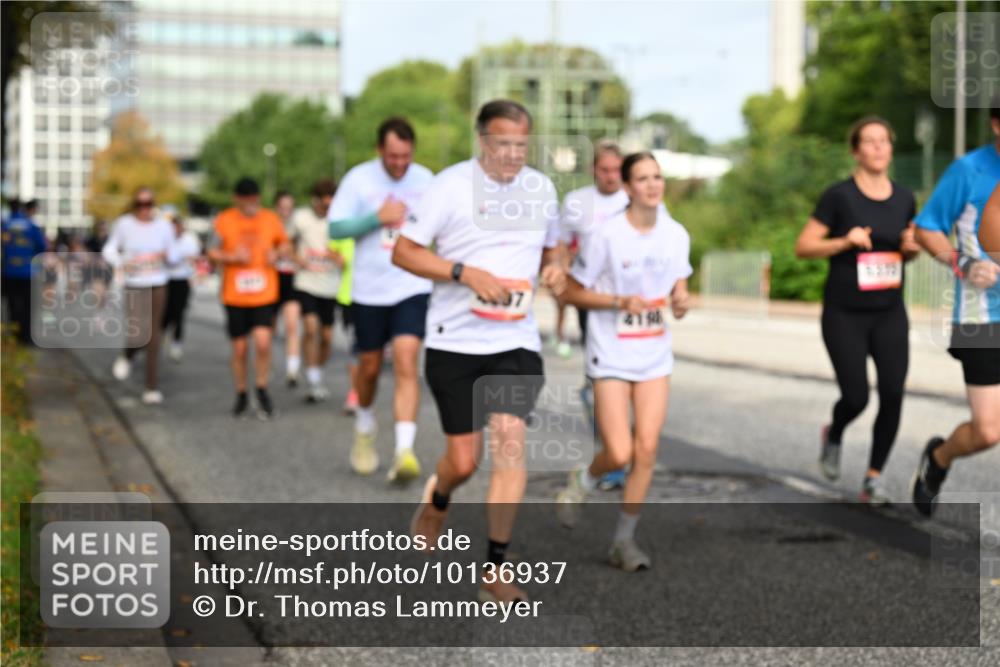 06.09.2026 - CURREX Alsterlauf Dr. Thomas Lammeyer http://msf.ph/oto/10136937 06.09.2026 10:02:15 Laufen  meine-sportfotos.de