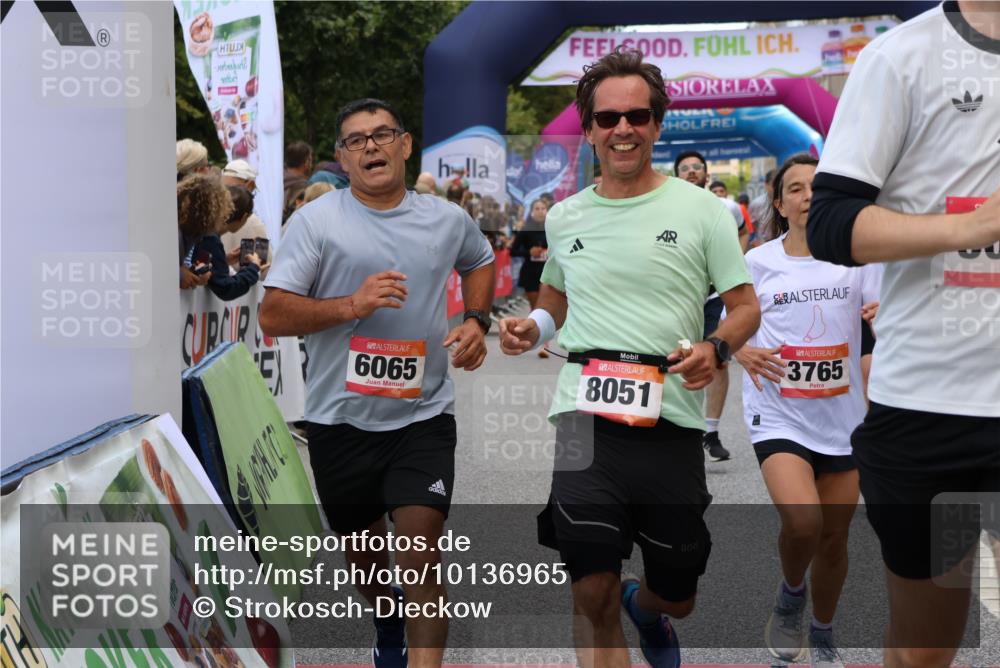 06.09.2026 - CURREX Alsterlauf Strokosch-Dieckow http://msf.ph/oto/10136965 06.09.2026 09:59:02 Ziel 2060, 2065, 2618, 2649, 2981, 3049, 3203, 3323, 3499, 3517, 3546, 3552, 3765, 3871, 4048, 4080, 4081, 4293, 4299, 4605, 4779, 4814, 4953, 5099, 5100, 5801, 6064, 6065, 6082, 6083, 6311, 8051, 8206, 8265, 8320 meine-sportfotos.de