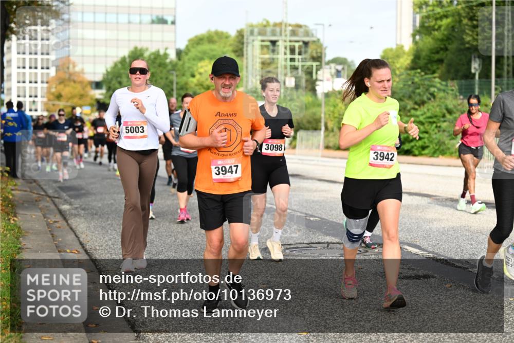 06.09.2026 - CURREX Alsterlauf Dr. Thomas Lammeyer http://msf.ph/oto/10136973 06.09.2026 10:02:18 Laufen 5003, 3947, 3098, 3942 meine-sportfotos.de