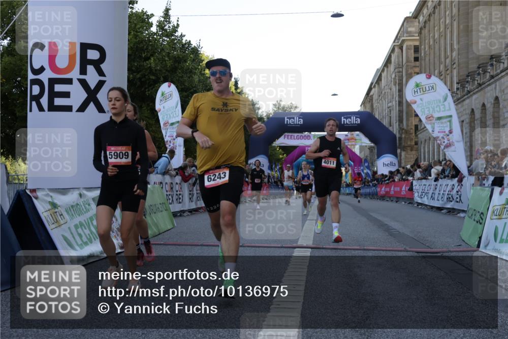 06.09.2026 - CURREX Alsterlauf Yannick Fuchs http://msf.ph/oto/10136975 06.09.2026 09:44:59 Ziel 2452, 3641, 3974, 4011, 4128, 5837, 6243, 6420 meine-sportfotos.de
