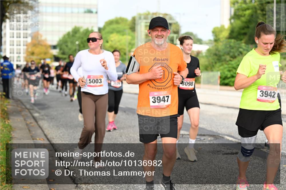06.09.2026 - CURREX Alsterlauf Dr. Thomas Lammeyer http://msf.ph/oto/10136982 06.09.2026 10:02:19 Laufen 5003, 3947, 3098, 3942 meine-sportfotos.de