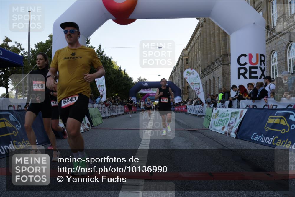 06.09.2026 - CURREX Alsterlauf Yannick Fuchs http://msf.ph/oto/10136990 06.09.2026 09:44:59 Ziel 2452, 3641, 3974, 4011, 4128, 5837, 6243, 6420 meine-sportfotos.de