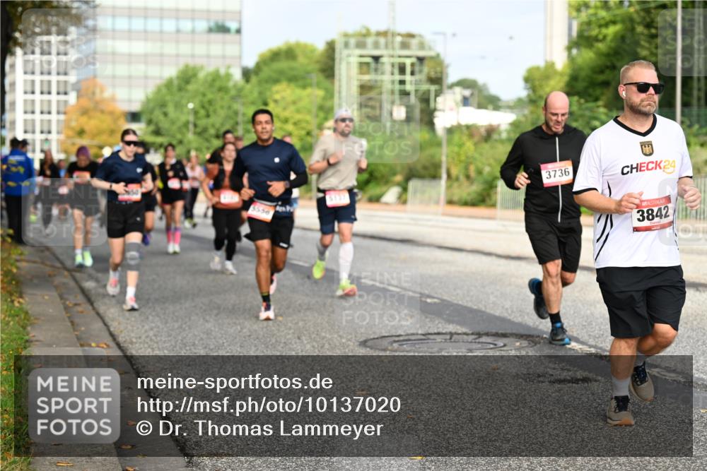 06.09.2026 - CURREX Alsterlauf Dr. Thomas Lammeyer http://msf.ph/oto/10137020 06.09.2026 10:02:23 Laufen 5556, 3736, 24, 3842 meine-sportfotos.de