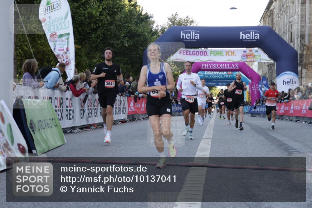 06.09.2026 - CURREX Alsterlauf Yannick Fuchs http://msf.ph/oto/10137041 06.09.2026 09:45:01 Ziel 2289, 2786, 3641, 3974, 4011, 4128, 4255, 5837, 6243, 6420 meine-sportfotos.de