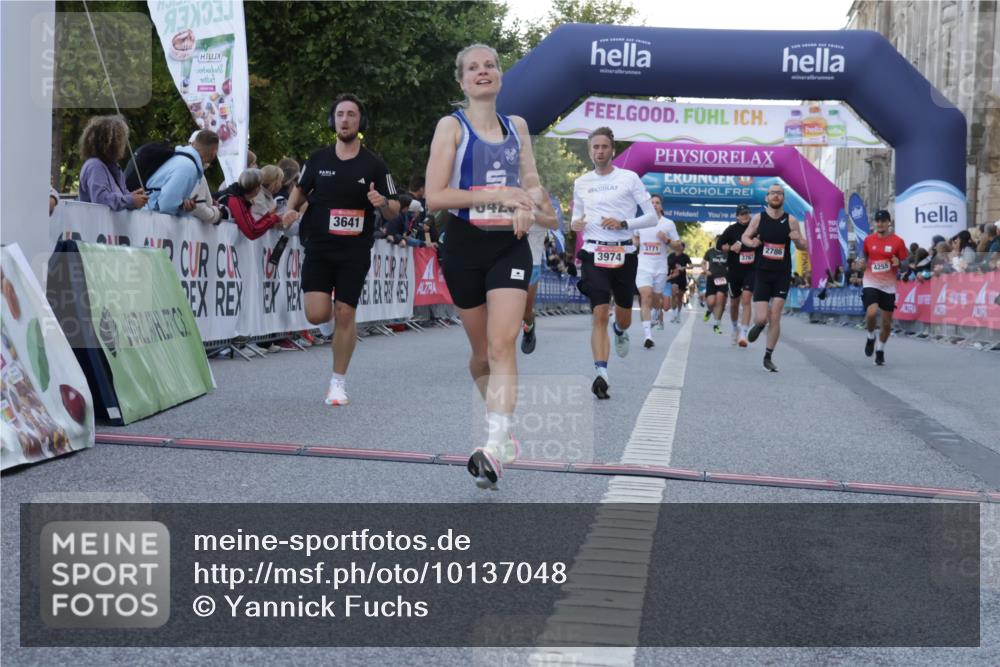 06.09.2026 - CURREX Alsterlauf Yannick Fuchs http://msf.ph/oto/10137048 06.09.2026 09:45:01 Ziel 2289, 2786, 3641, 3974, 4011, 4128, 4255, 5837, 6243, 6420 meine-sportfotos.de