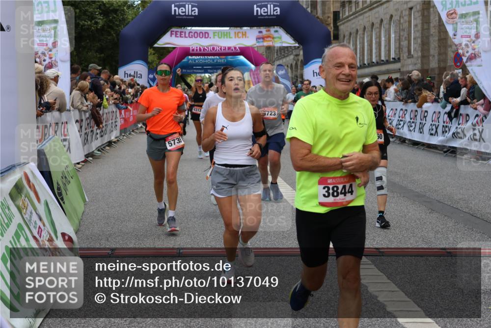 06.09.2026 - CURREX Alsterlauf Strokosch-Dieckow http://msf.ph/oto/10137049 06.09.2026 09:59:19 Ziel 2220, 2367, 2913, 3375, 3600, 3657, 3825, 3844, 3892, 4139, 4158, 4217, 4531, 4748, 4791, 5160, 5249, 5283, 5723, 5735, 5891, 6059, 6144, 6312, 6337, 6443, 6447 meine-sportfotos.de
