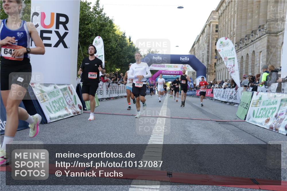 06.09.2026 - CURREX Alsterlauf Yannick Fuchs http://msf.ph/oto/10137087 06.09.2026 09:45:03 Ziel 2289, 2786, 3641, 3767, 3771, 3974, 4011, 4255, 5272, 5837, 6243, 6420 meine-sportfotos.de