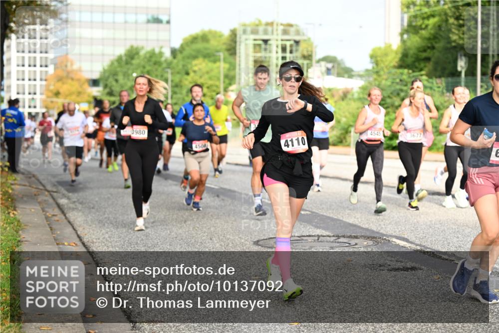 06.09.2026 - CURREX Alsterlauf Dr. Thomas Lammeyer http://msf.ph/oto/10137092 06.09.2026 10:02:30 Laufen 3980, 4504, 4110, 4545, 3677 meine-sportfotos.de