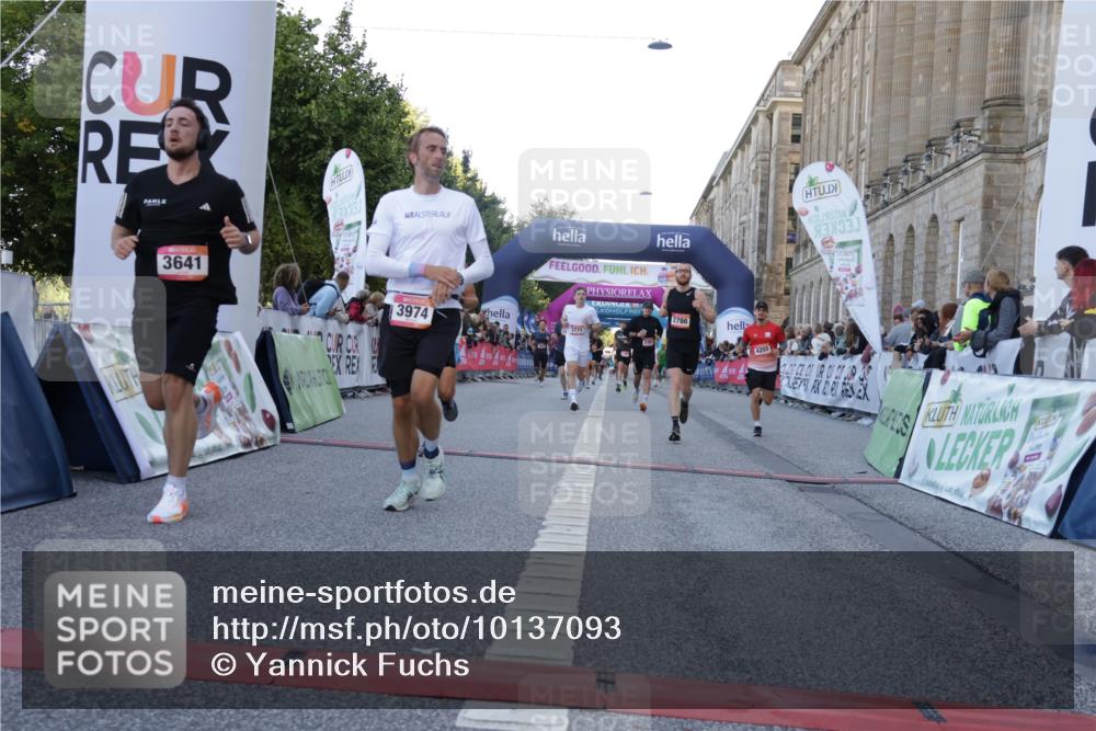 06.09.2026 - CURREX Alsterlauf Yannick Fuchs http://msf.ph/oto/10137093 06.09.2026 09:45:04 Ziel 2289, 2786, 3641, 3767, 3771, 3974, 4011, 4255, 5272, 5837, 6243, 6420 meine-sportfotos.de