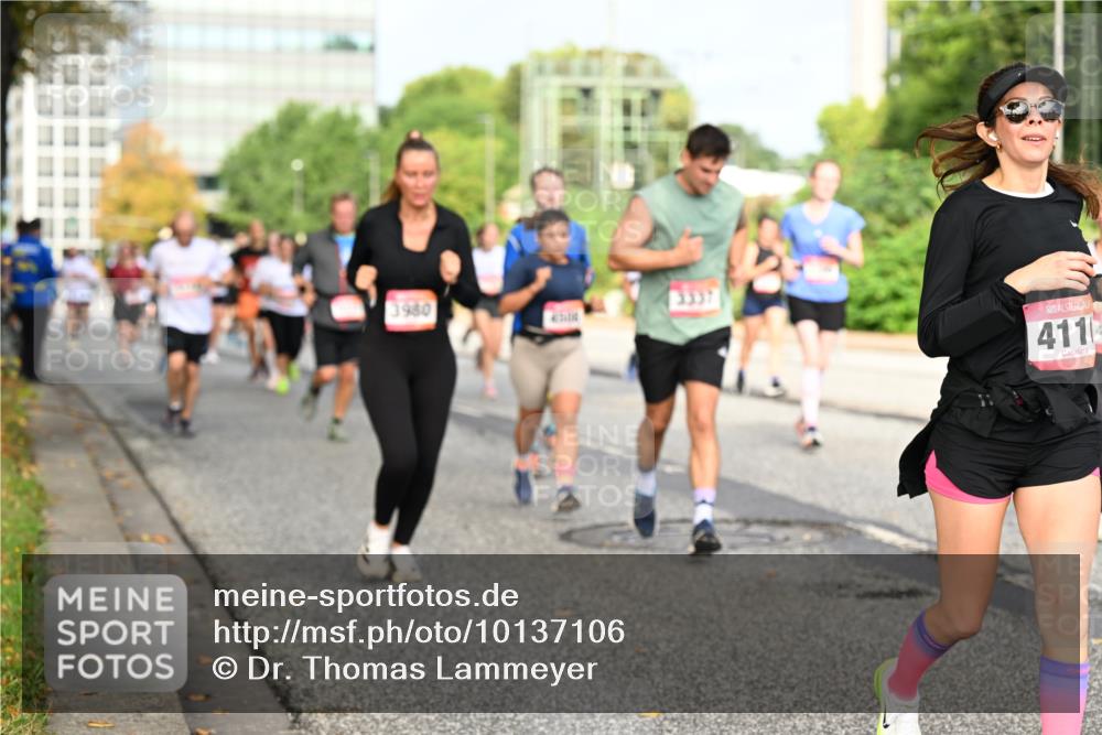 06.09.2026 - CURREX Alsterlauf Dr. Thomas Lammeyer http://msf.ph/oto/10137106 06.09.2026 10:02:31 Laufen 3980, 411 meine-sportfotos.de