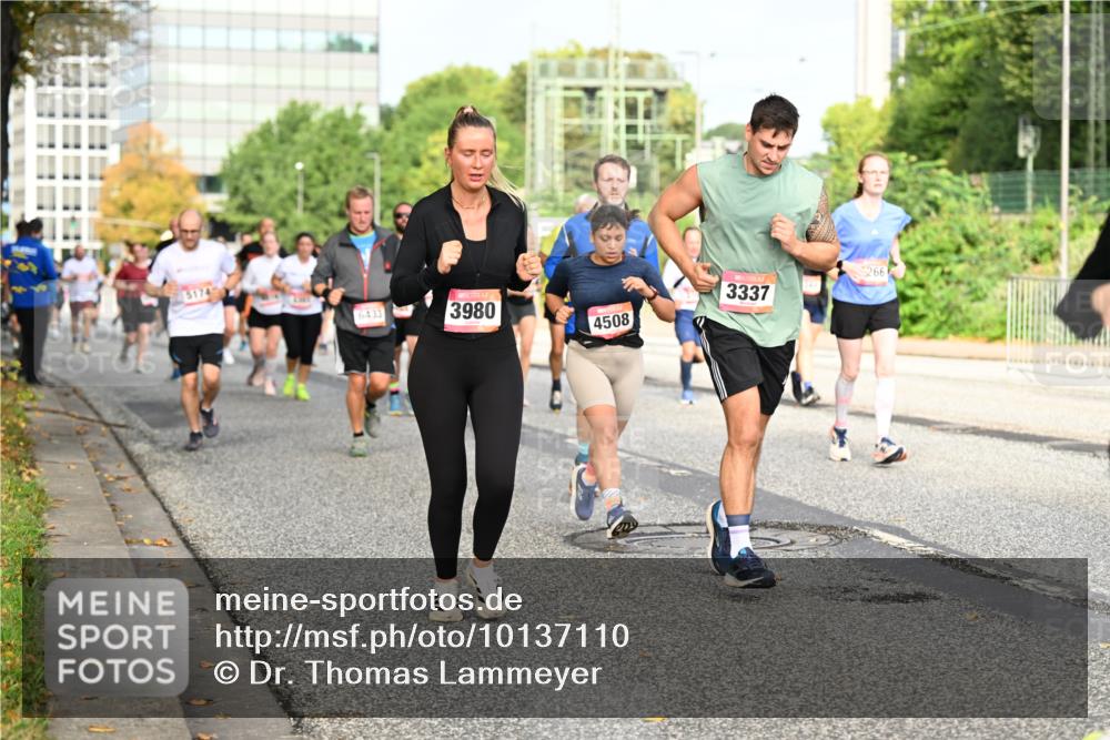 06.09.2026 - CURREX Alsterlauf Dr. Thomas Lammeyer http://msf.ph/oto/10137110 06.09.2026 10:02:32 Laufen 6433, 3980, 4508, 266, 3337 meine-sportfotos.de