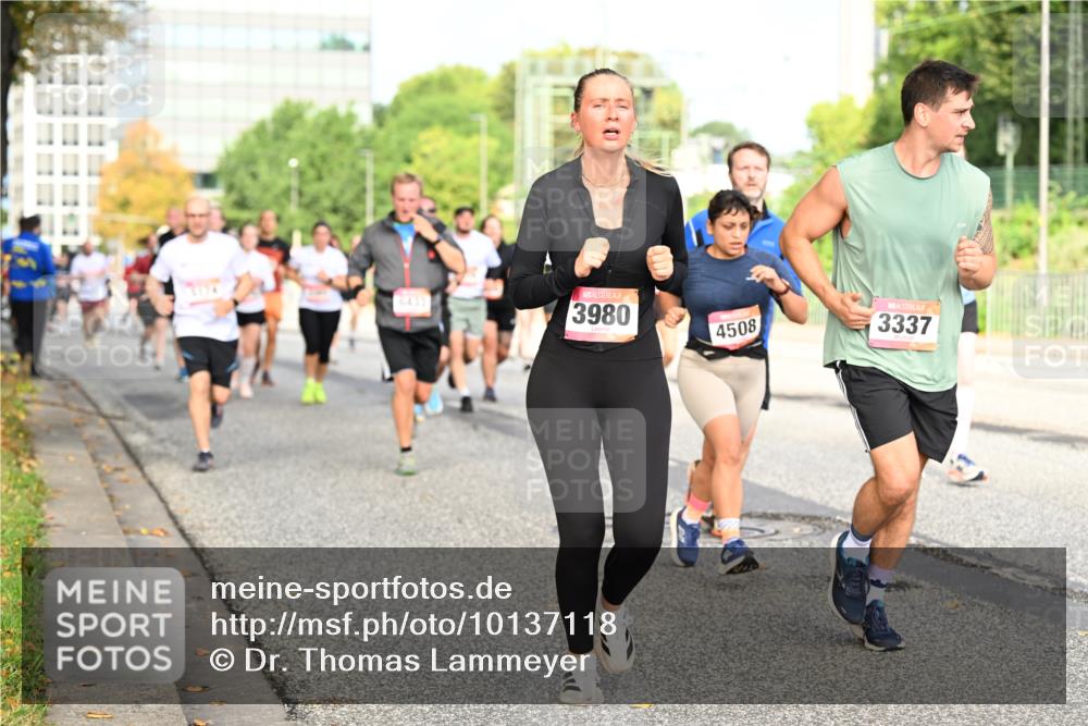 06.09.2026 - CURREX Alsterlauf Dr. Thomas Lammeyer http://msf.ph/oto/10137118 06.09.2026 10:02:32 Laufen 3980, 4508, 3337 meine-sportfotos.de
