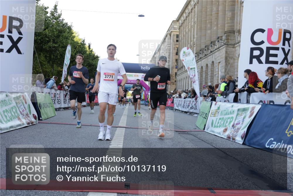 06.09.2026 - CURREX Alsterlauf Yannick Fuchs http://msf.ph/oto/10137119 06.09.2026 09:45:07 Ziel 2289, 2489, 2786, 3641, 3767, 3771, 3873, 3974, 4011, 4255, 4331, 5266, 5272, 5341, 5770, 6420 meine-sportfotos.de