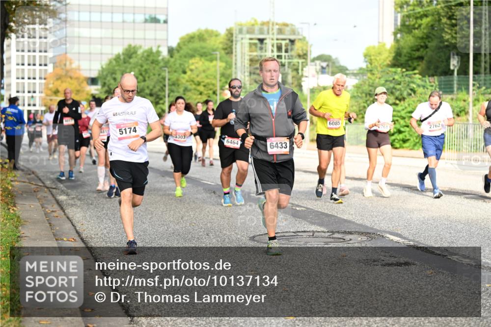 06.09.2026 - CURREX Alsterlauf Dr. Thomas Lammeyer http://msf.ph/oto/10137134 06.09.2026 10:02:34 Laufen 4811, 5174, 5303, 6464, 6433, 6085, 2762 meine-sportfotos.de