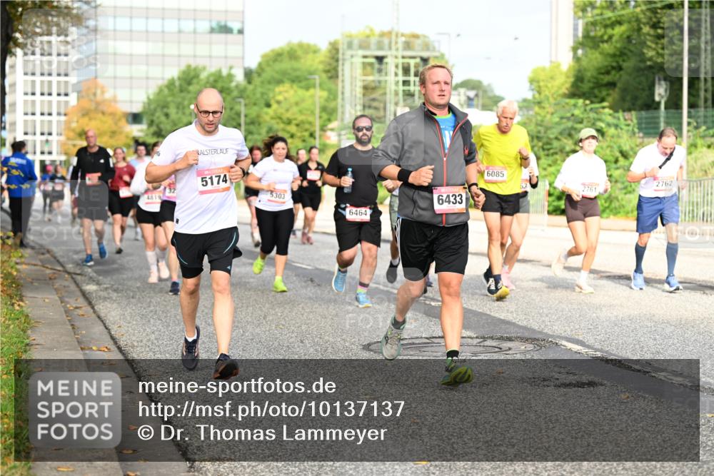 06.09.2026 - CURREX Alsterlauf Dr. Thomas Lammeyer http://msf.ph/oto/10137137 06.09.2026 10:02:34 Laufen 4819, 5174, 5303, 6464, 6433, 6085, 2762, 2761 meine-sportfotos.de