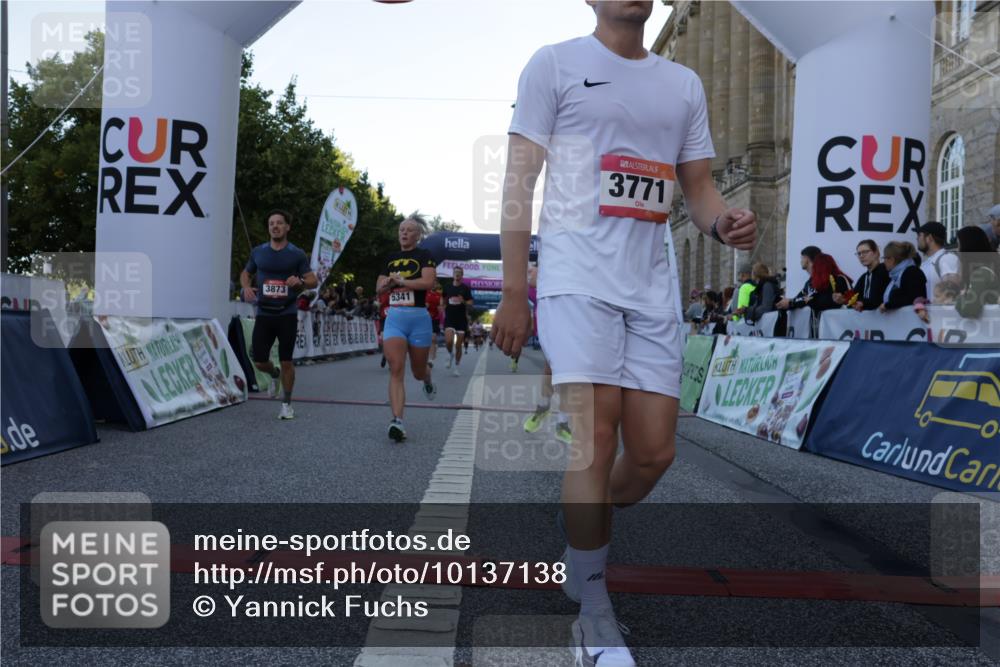 06.09.2026 - CURREX Alsterlauf Yannick Fuchs http://msf.ph/oto/10137138 06.09.2026 09:45:09 Ziel 2289, 2489, 2786, 3641, 3767, 3771, 3873, 3974, 4255, 4331, 5266, 5272, 5341, 5770, 6420 meine-sportfotos.de