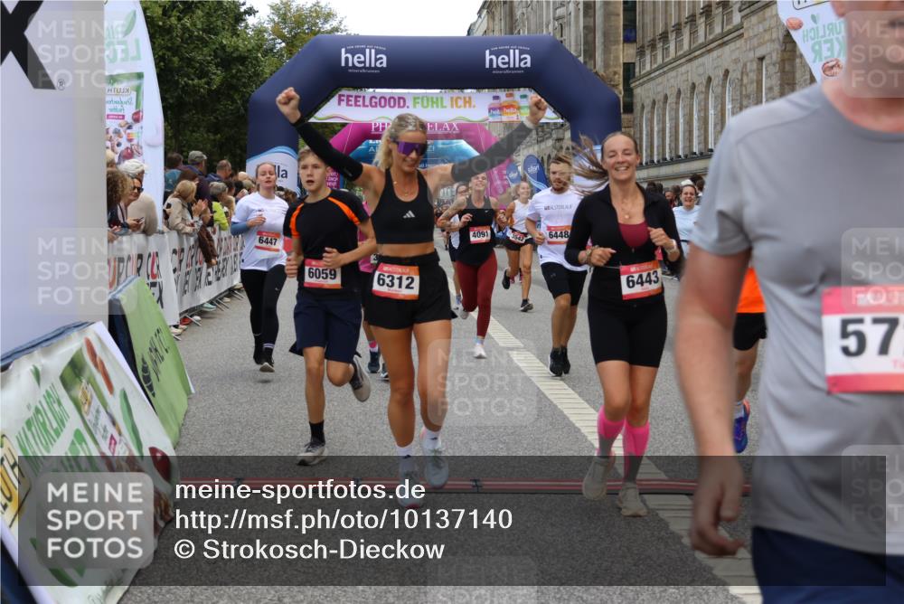 06.09.2026 - CURREX Alsterlauf Strokosch-Dieckow http://msf.ph/oto/10137140 06.09.2026 09:59:23 Ziel 2220, 2367, 2772, 3535, 3542, 3600, 3657, 3844, 3892, 4091, 4139, 4158, 4217, 4748, 4791, 5160, 5249, 5723, 5735, 6059, 6312, 6443, 6447 meine-sportfotos.de