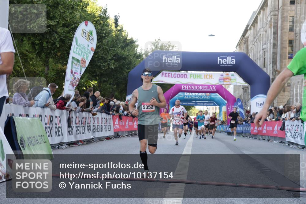 06.09.2026 - CURREX Alsterlauf Yannick Fuchs http://msf.ph/oto/10137154 06.09.2026 09:45:15 Ziel 2449, 2489, 3767, 3873, 4331, 5254, 5266, 5272, 5341, 5352, 5770, 8020 meine-sportfotos.de