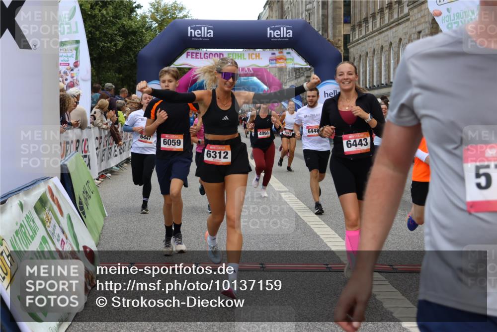 06.09.2026 - CURREX Alsterlauf Strokosch-Dieckow http://msf.ph/oto/10137159 06.09.2026 09:59:23 Ziel 2220, 2367, 2772, 3535, 3542, 3600, 3657, 3844, 3892, 4091, 4139, 4158, 4217, 4748, 4791, 5160, 5249, 5723, 5735, 6059, 6312, 6443, 6447 meine-sportfotos.de