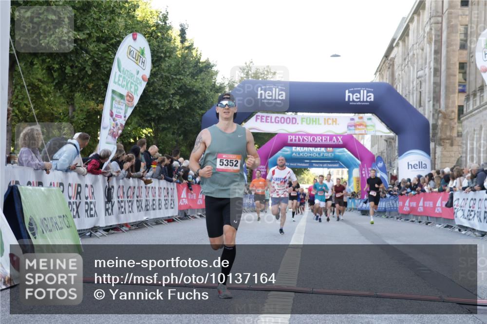 06.09.2026 - CURREX Alsterlauf Yannick Fuchs http://msf.ph/oto/10137164 06.09.2026 09:45:16 Ziel 2449, 2489, 3873, 4331, 5254, 5266, 5341, 5352, 5770, 8020 meine-sportfotos.de