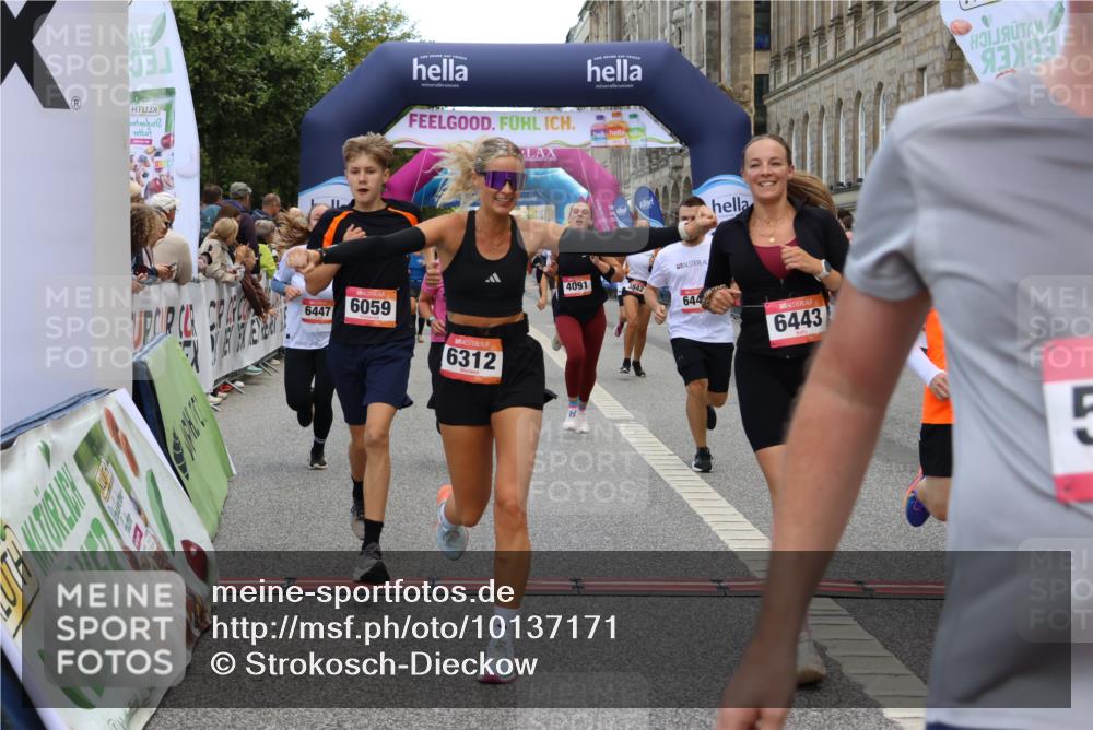 06.09.2026 - CURREX Alsterlauf Strokosch-Dieckow http://msf.ph/oto/10137171 06.09.2026 09:59:23 Ziel 2220, 2367, 2772, 3535, 3542, 3600, 3657, 3844, 3892, 4091, 4139, 4158, 4217, 4748, 4791, 5160, 5249, 5723, 5735, 6059, 6312, 6443, 6447 meine-sportfotos.de