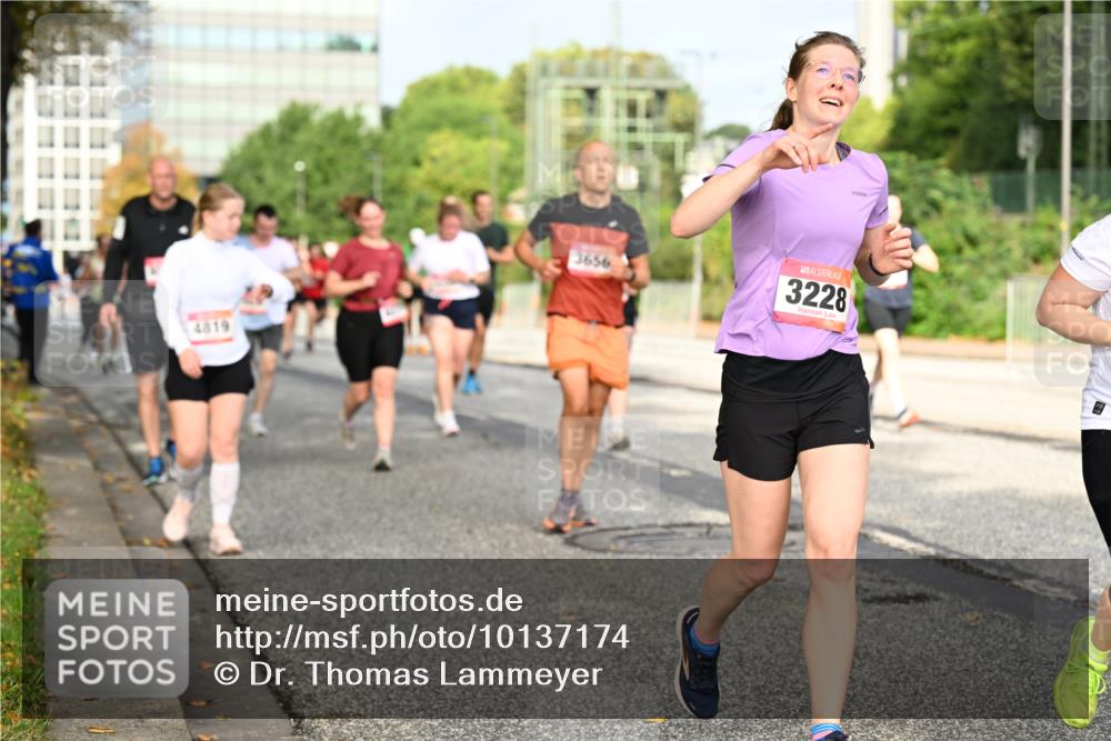 06.09.2026 - CURREX Alsterlauf Dr. Thomas Lammeyer http://msf.ph/oto/10137174 06.09.2026 10:02:38 Laufen 4819, 3656, 3228 meine-sportfotos.de