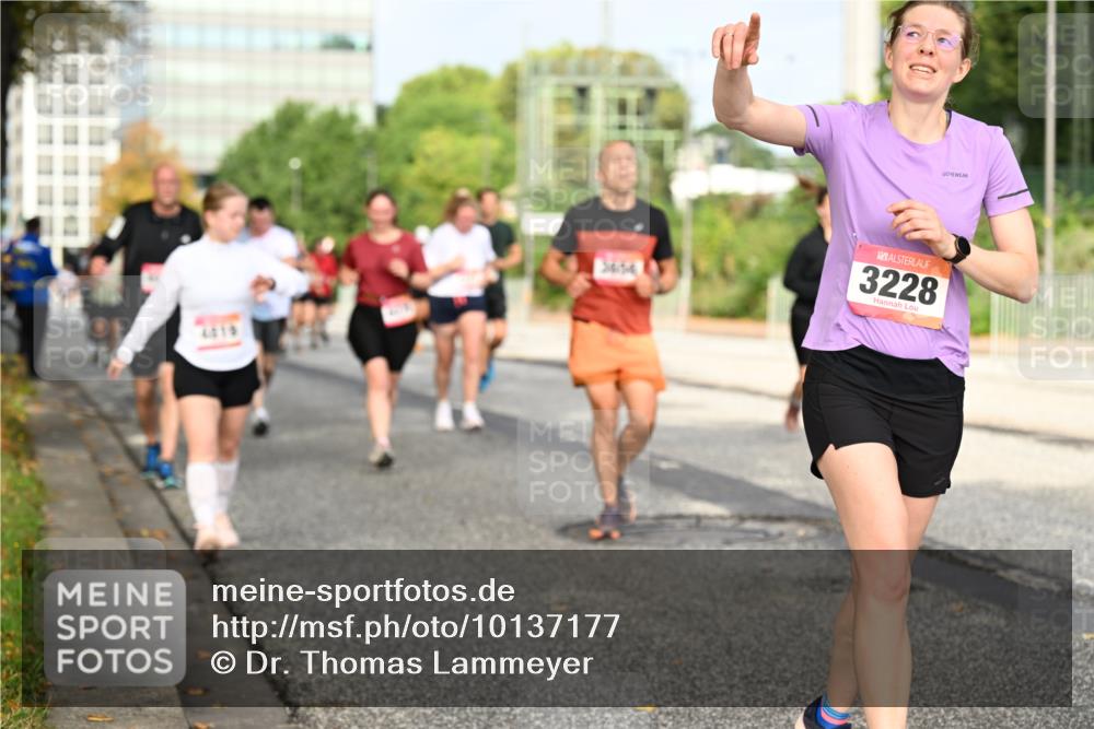 06.09.2026 - CURREX Alsterlauf Dr. Thomas Lammeyer http://msf.ph/oto/10137177 06.09.2026 10:02:38 Laufen 3228 meine-sportfotos.de