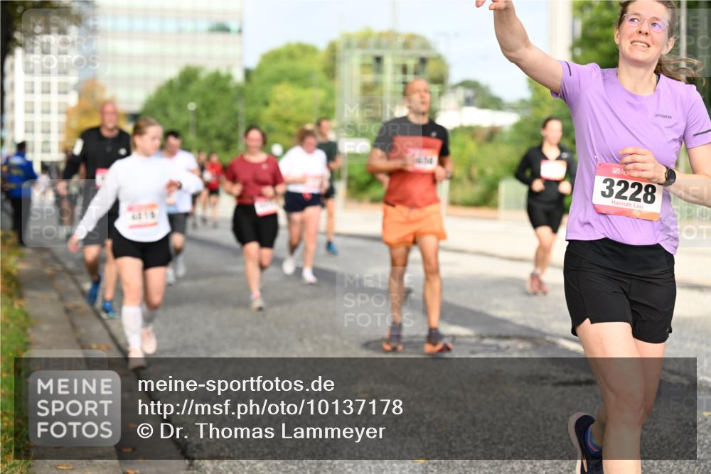 06.09.2026 - CURREX Alsterlauf Dr. Thomas Lammeyer http://msf.ph/oto/10137178 06.09.2026 10:02:38 Laufen 3228 meine-sportfotos.de