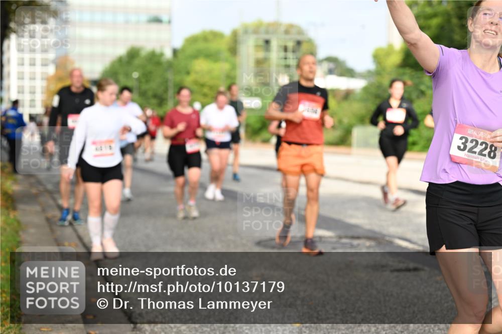 06.09.2026 - CURREX Alsterlauf Dr. Thomas Lammeyer http://msf.ph/oto/10137179 06.09.2026 10:02:38 Laufen 3228 meine-sportfotos.de