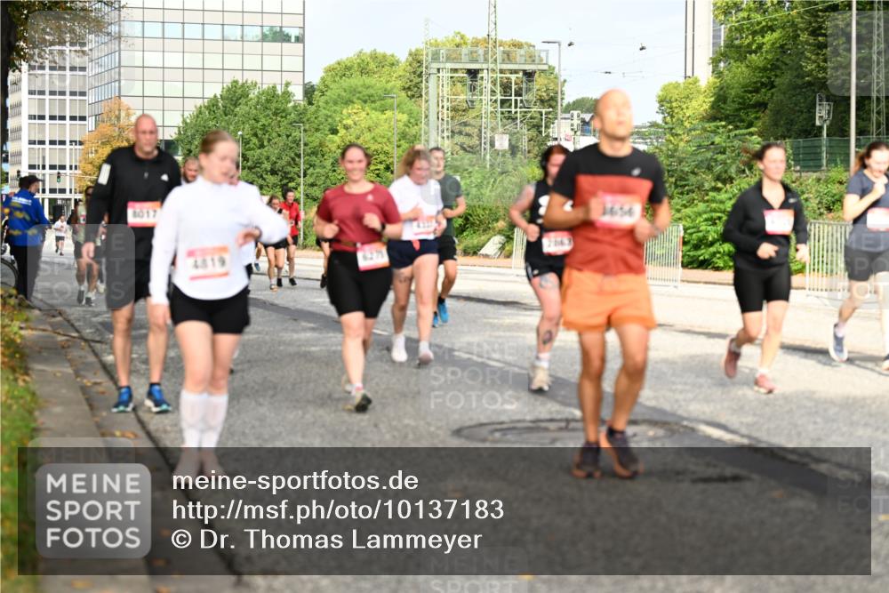 06.09.2026 - CURREX Alsterlauf Dr. Thomas Lammeyer http://msf.ph/oto/10137183 06.09.2026 10:02:39 Laufen 8017, 6271, 3656 meine-sportfotos.de