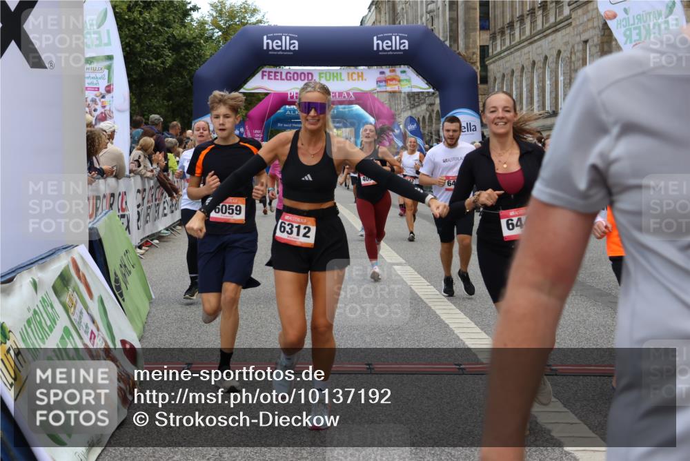 06.09.2026 - CURREX Alsterlauf Strokosch-Dieckow http://msf.ph/oto/10137192 06.09.2026 09:59:23 Ziel 2220, 2367, 2772, 3535, 3542, 3600, 3657, 3844, 3892, 4091, 4139, 4158, 4217, 4748, 4791, 5160, 5249, 5723, 5735, 6059, 6312, 6443, 6447 meine-sportfotos.de