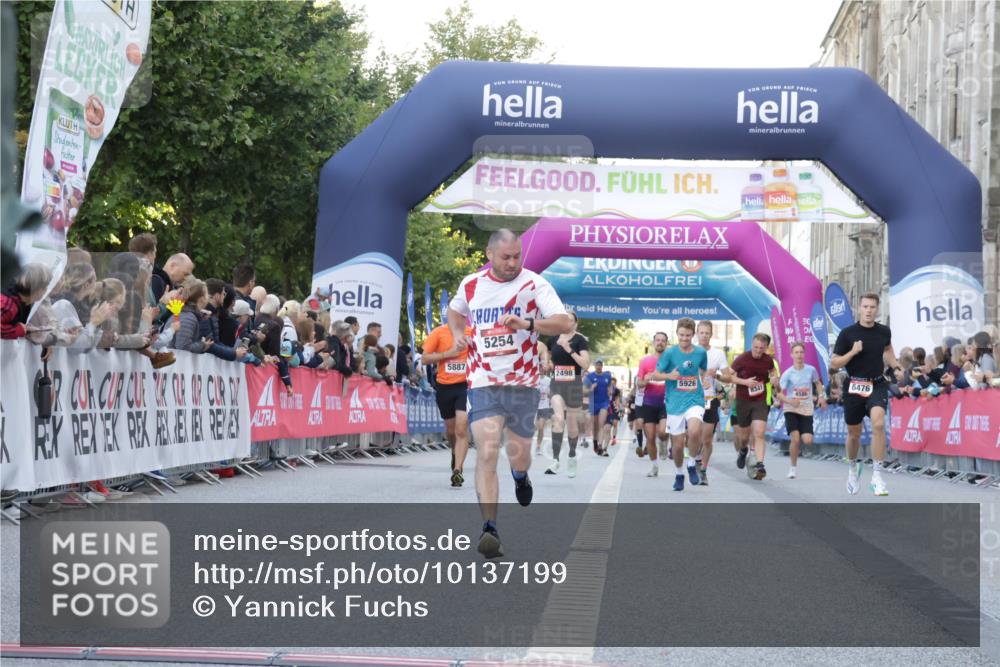 06.09.2026 - CURREX Alsterlauf Yannick Fuchs http://msf.ph/oto/10137199 06.09.2026 09:45:17 Ziel 2449, 2489, 3873, 4331, 5254, 5266, 5341, 5352, 5770, 5887, 5926, 6476, 8020 meine-sportfotos.de