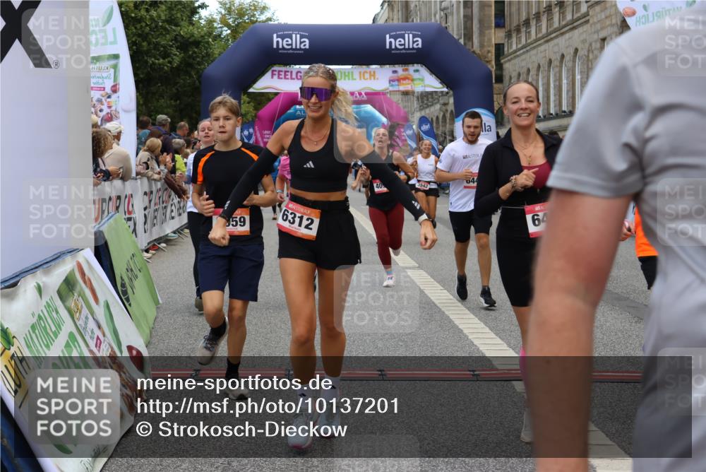 06.09.2026 - CURREX Alsterlauf Strokosch-Dieckow http://msf.ph/oto/10137201 06.09.2026 09:59:23 Ziel 2220, 2367, 2772, 3535, 3542, 3600, 3657, 3844, 3892, 4091, 4139, 4158, 4217, 4748, 4791, 5160, 5249, 5723, 5735, 6059, 6312, 6443, 6447 meine-sportfotos.de