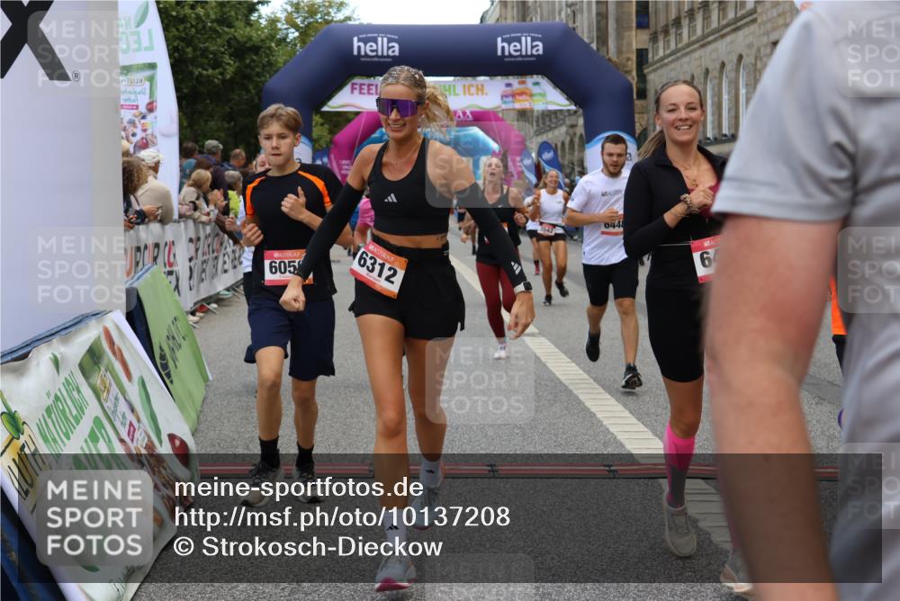 06.09.2026 - CURREX Alsterlauf Strokosch-Dieckow http://msf.ph/oto/10137208 06.09.2026 09:59:23 Ziel 2220, 2367, 2772, 3535, 3542, 3600, 3657, 3844, 3892, 4091, 4139, 4158, 4217, 4748, 4791, 5160, 5249, 5723, 5735, 6059, 6312, 6443, 6447 meine-sportfotos.de