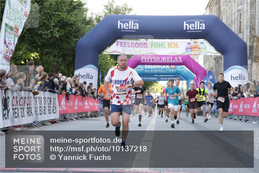 06.09.2026 - CURREX Alsterlauf Yannick Fuchs http://msf.ph/oto/10137218 06.09.2026 09:45:18 Ziel 2449, 2489, 2498, 3211, 4331, 5254, 5266, 5352, 5887, 5926, 6476, 8020 meine-sportfotos.de