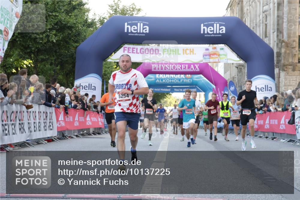 06.09.2026 - CURREX Alsterlauf Yannick Fuchs http://msf.ph/oto/10137225 06.09.2026 09:45:18 Ziel 2449, 2489, 2498, 3211, 4331, 5254, 5266, 5352, 5887, 5926, 6476, 8020 meine-sportfotos.de
