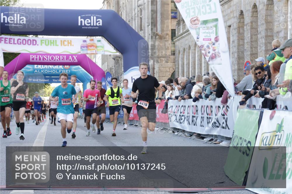 06.09.2026 - CURREX Alsterlauf Yannick Fuchs http://msf.ph/oto/10137245 06.09.2026 09:45:19 Ziel 2449, 2489, 2498, 3211, 3593, 4331, 4586, 4891, 5216, 5254, 5266, 5352, 5887, 5926, 6476, 8020 meine-sportfotos.de