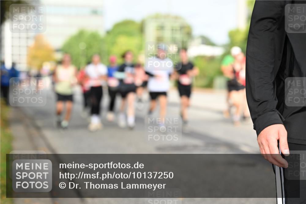06.09.2026 - CURREX Alsterlauf Dr. Thomas Lammeyer http://msf.ph/oto/10137250 06.09.2026 10:02:45 Laufen  meine-sportfotos.de