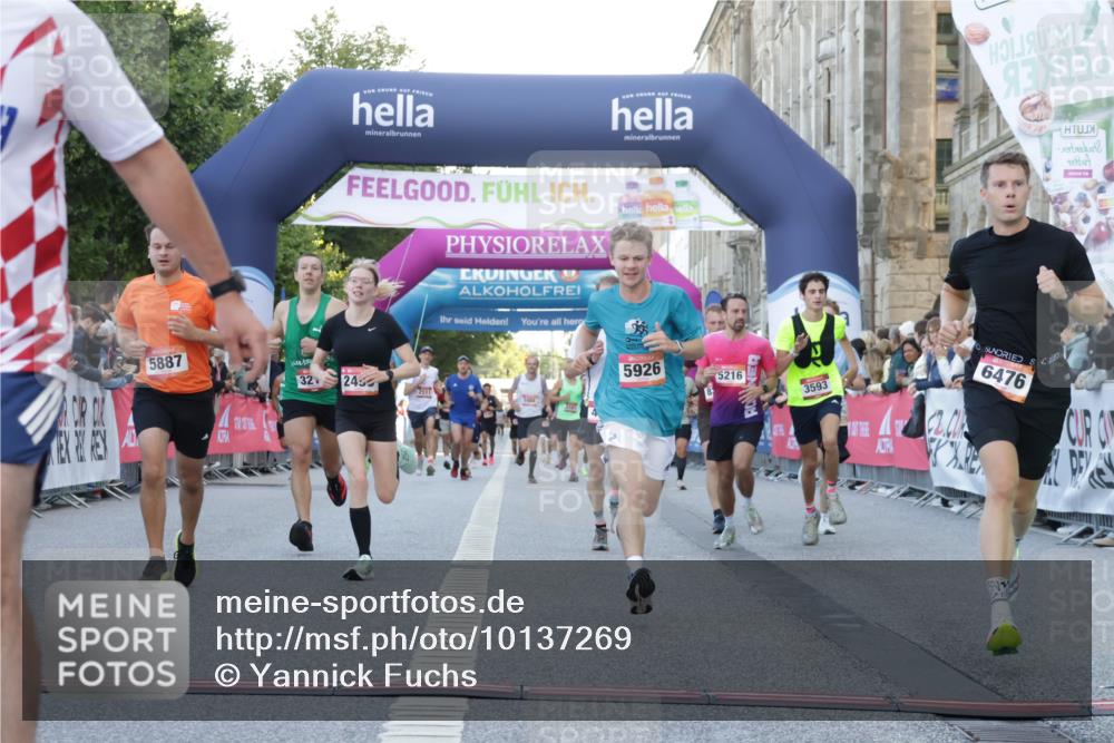 06.09.2026 - CURREX Alsterlauf Yannick Fuchs http://msf.ph/oto/10137269 06.09.2026 09:45:20 Ziel 2449, 2498, 3211, 3593, 4586, 4891, 5216, 5254, 5352, 5887, 5926, 6476, 8020, 8341 meine-sportfotos.de