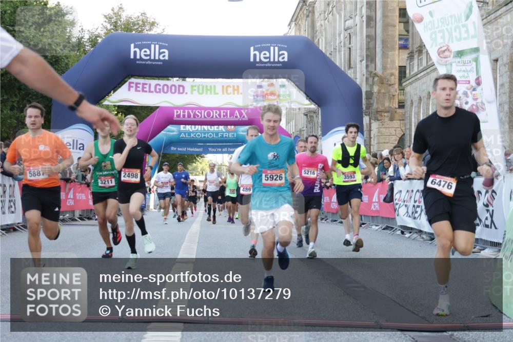 06.09.2026 - CURREX Alsterlauf Yannick Fuchs http://msf.ph/oto/10137279 06.09.2026 09:45:20 Ziel 2449, 2498, 3211, 3593, 4586, 4891, 5216, 5254, 5352, 5887, 5926, 6476, 8020, 8341 meine-sportfotos.de