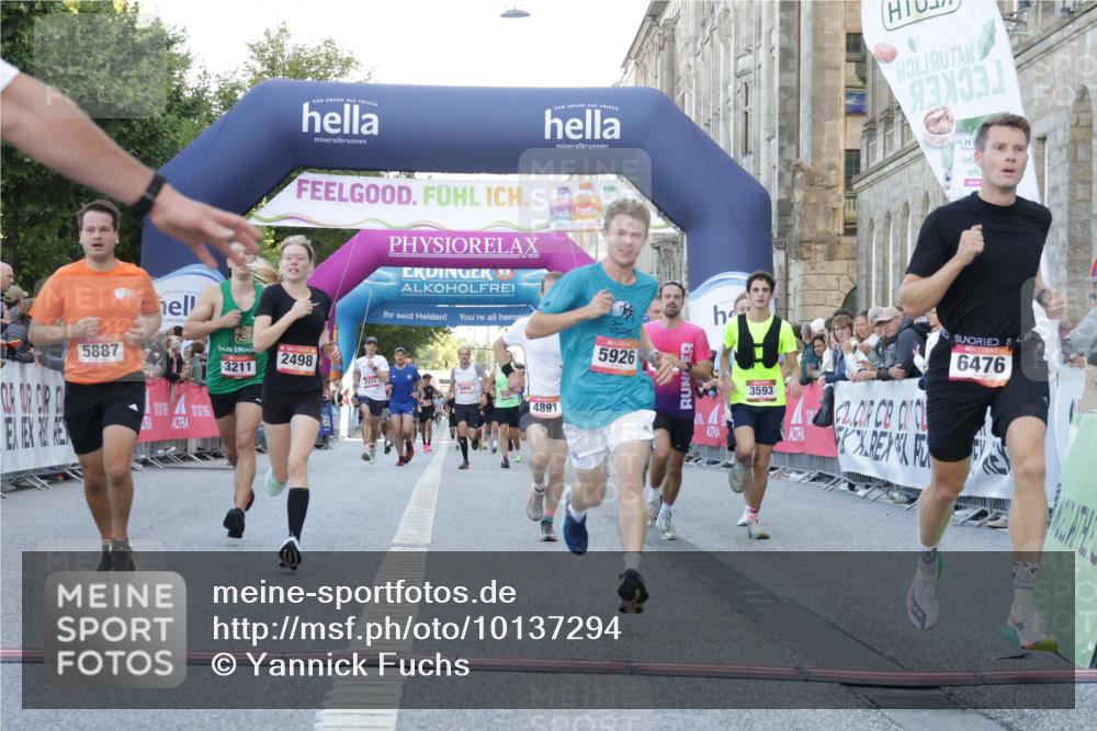06.09.2026 - CURREX Alsterlauf Yannick Fuchs http://msf.ph/oto/10137294 06.09.2026 09:45:20 Ziel 2449, 2498, 3211, 3593, 4586, 4891, 5216, 5254, 5352, 5887, 5926, 6476, 8020, 8341 meine-sportfotos.de