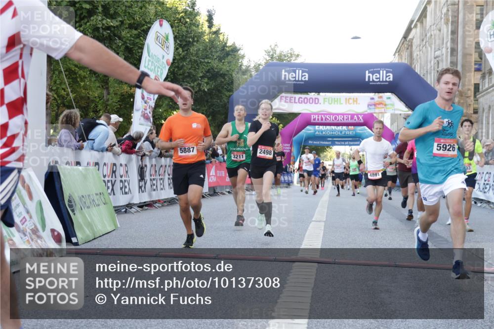 06.09.2026 - CURREX Alsterlauf Yannick Fuchs http://msf.ph/oto/10137308 06.09.2026 09:45:21 Ziel 2449, 2498, 3211, 3593, 4586, 4891, 5216, 5254, 5352, 5887, 5926, 6476, 8020, 8341 meine-sportfotos.de