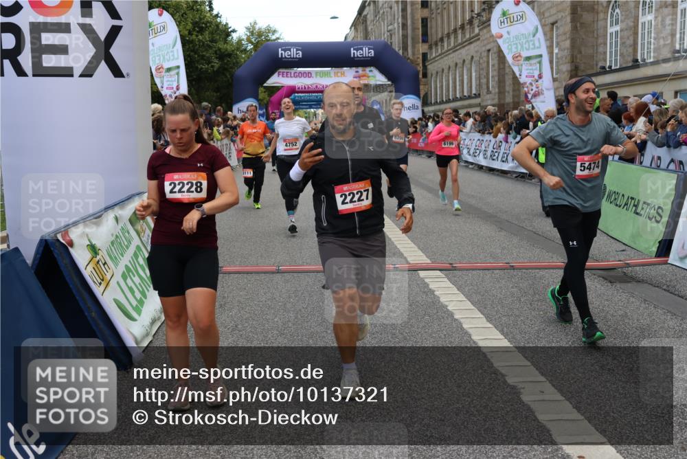 06.09.2026 - CURREX Alsterlauf Strokosch-Dieckow http://msf.ph/oto/10137321 06.09.2026 09:59:36 Ziel 2077, 2227, 2228, 2780, 3129, 3695, 3969, 4291, 4478, 4751, 4752, 5269, 5474, 5636, 5638, 5712, 5948, 6199, 6200, 6213, 8111 meine-sportfotos.de