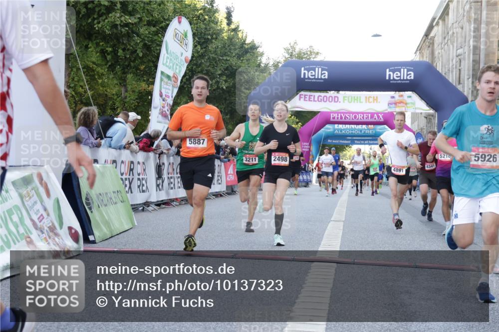06.09.2026 - CURREX Alsterlauf Yannick Fuchs http://msf.ph/oto/10137323 06.09.2026 09:45:21 Ziel 2449, 2498, 3211, 3593, 4586, 4891, 5216, 5254, 5352, 5887, 5926, 6476, 8020, 8341 meine-sportfotos.de