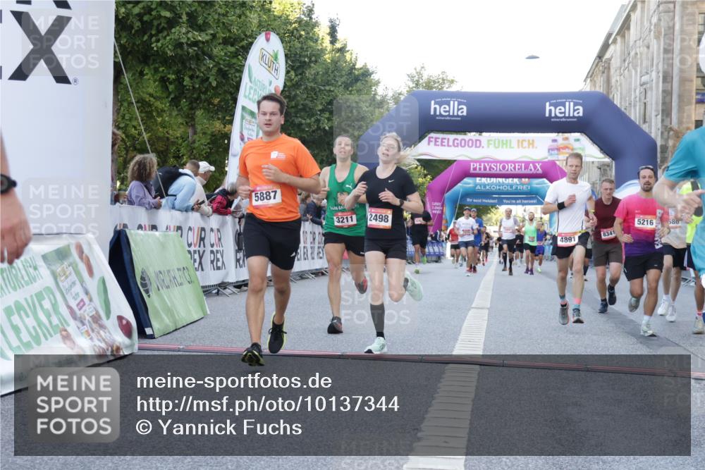 06.09.2026 - CURREX Alsterlauf Yannick Fuchs http://msf.ph/oto/10137344 06.09.2026 09:45:22 Ziel 2111, 2170, 2449, 2498, 3211, 3593, 4586, 4891, 5216, 5254, 5352, 5887, 5926, 6476, 8020, 8341 meine-sportfotos.de