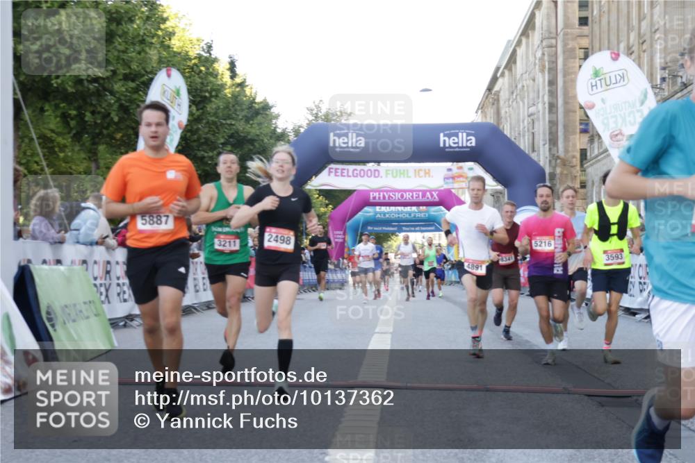 06.09.2026 - CURREX Alsterlauf Yannick Fuchs http://msf.ph/oto/10137362 06.09.2026 09:45:22 Ziel 2111, 2170, 2449, 2498, 3211, 3593, 4586, 4891, 5216, 5254, 5352, 5887, 5926, 6476, 8020, 8341 meine-sportfotos.de