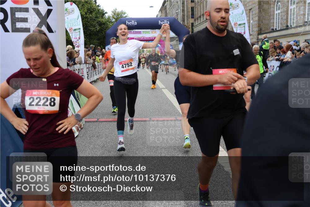 06.09.2026 - CURREX Alsterlauf Strokosch-Dieckow http://msf.ph/oto/10137376 06.09.2026 09:59:38 Ziel 2077, 2227, 2228, 2780, 3129, 3969, 4042, 4291, 4751, 4752, 5154, 5269, 5474, 5638, 6199, 6200, 6213, 8111 meine-sportfotos.de