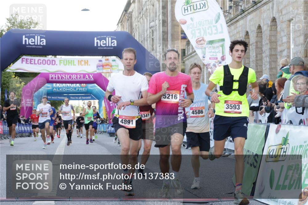 06.09.2026 - CURREX Alsterlauf Yannick Fuchs http://msf.ph/oto/10137383 06.09.2026 09:45:23 Ziel 2111, 2170, 2406, 2498, 3211, 3593, 4586, 4891, 5216, 5254, 5352, 5699, 5887, 5926, 6476, 8341 meine-sportfotos.de